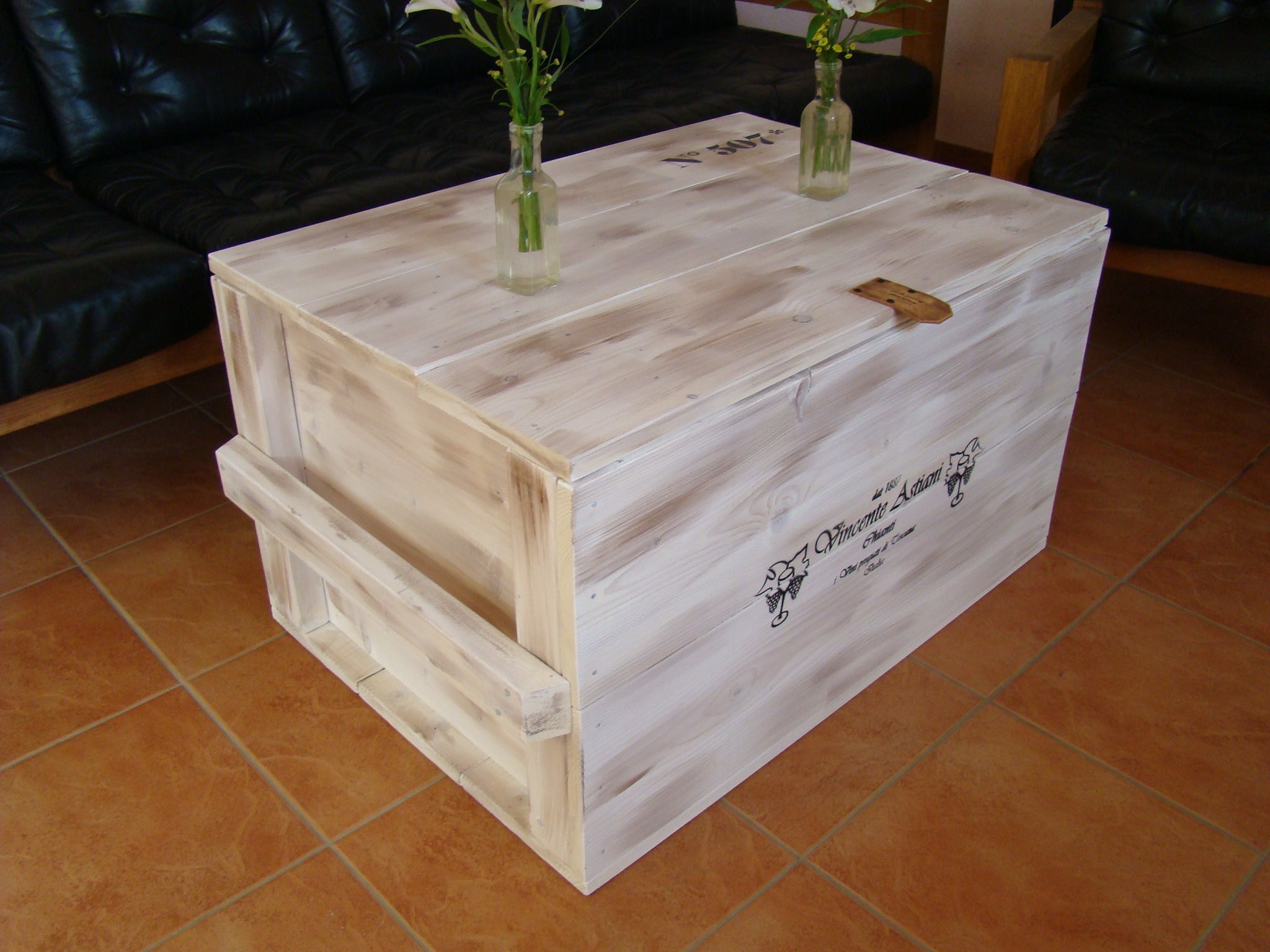 Couchtisch Vincente Astiani Weingut Look.