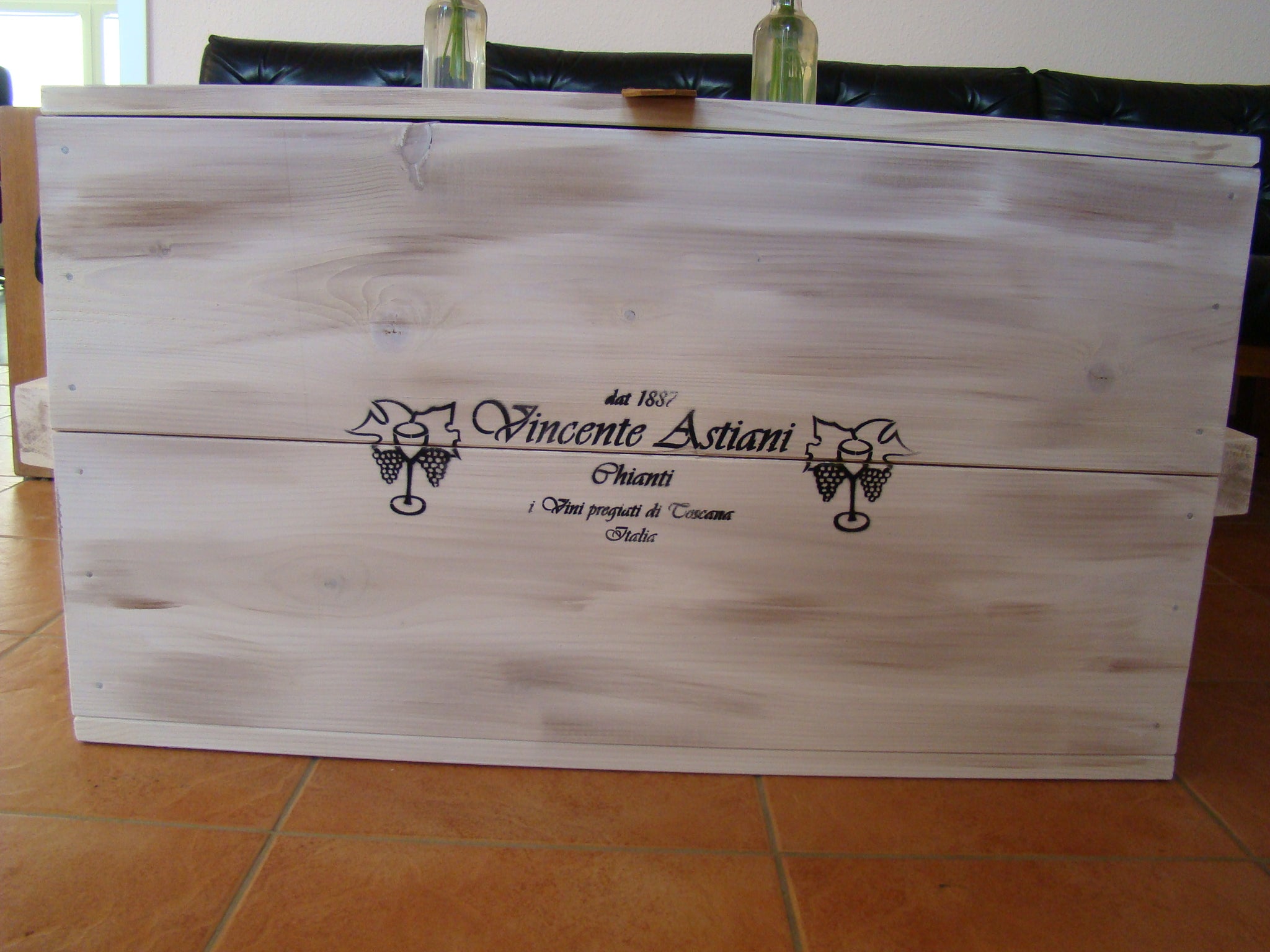 Couchtisch Vincente Astiani Weingut Look.