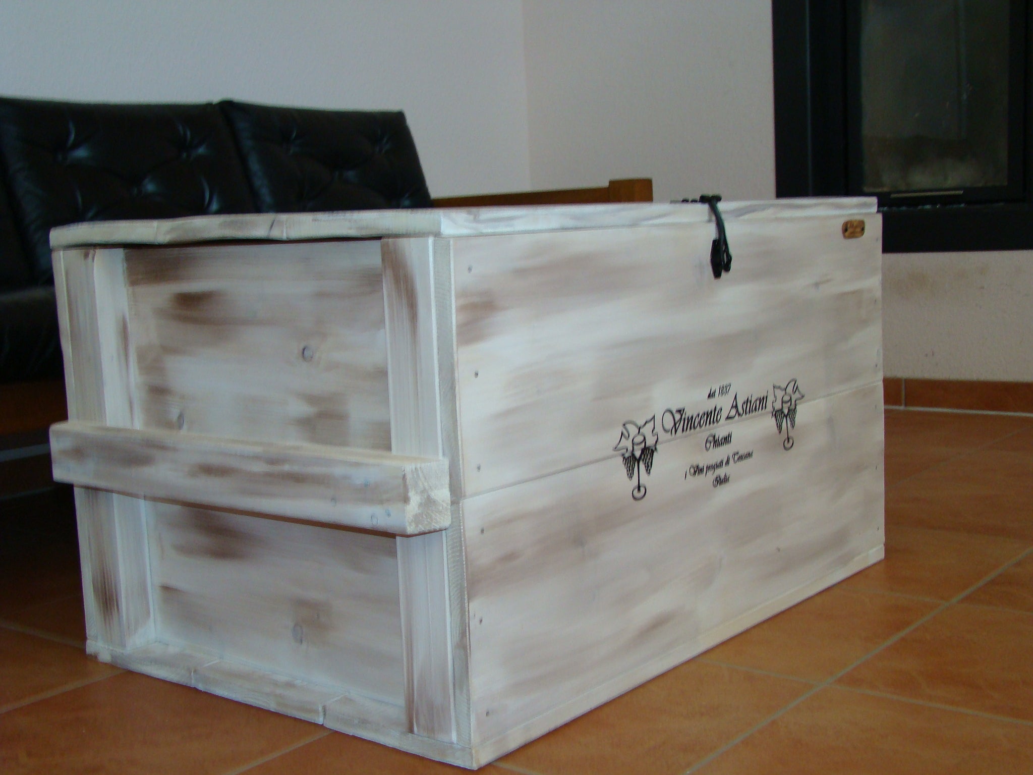 Couchtisch Vincente Astiani Weingut Look.