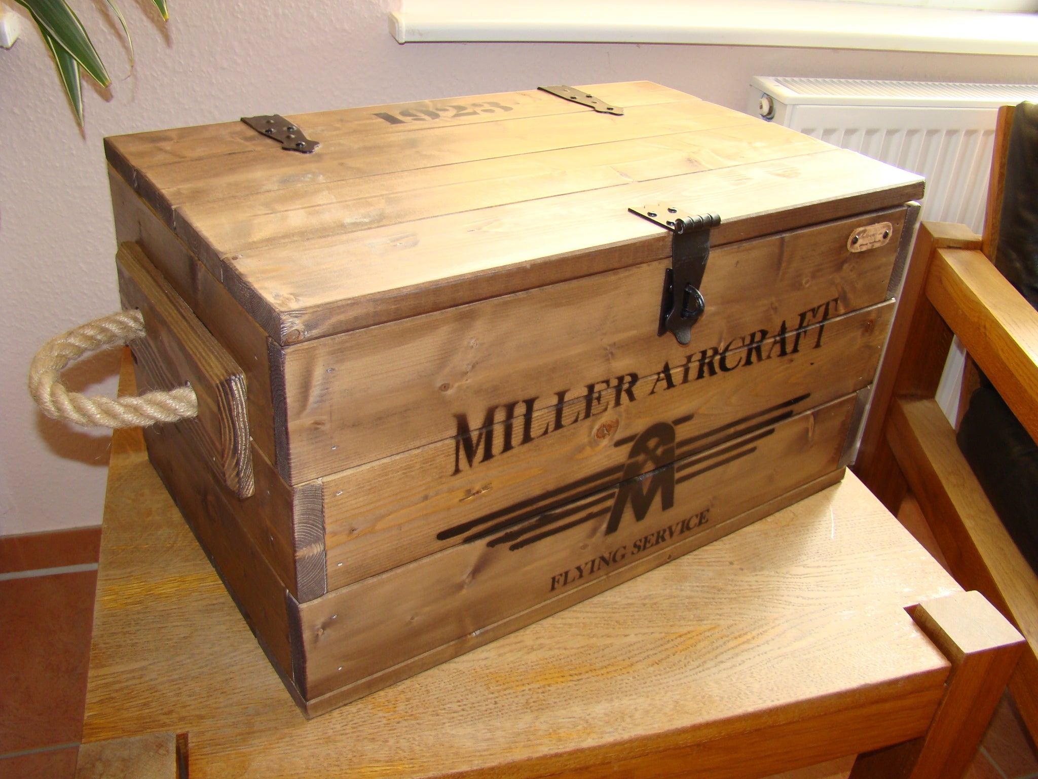 Miller Aircraft Rustikale Flugzeug Kiste.