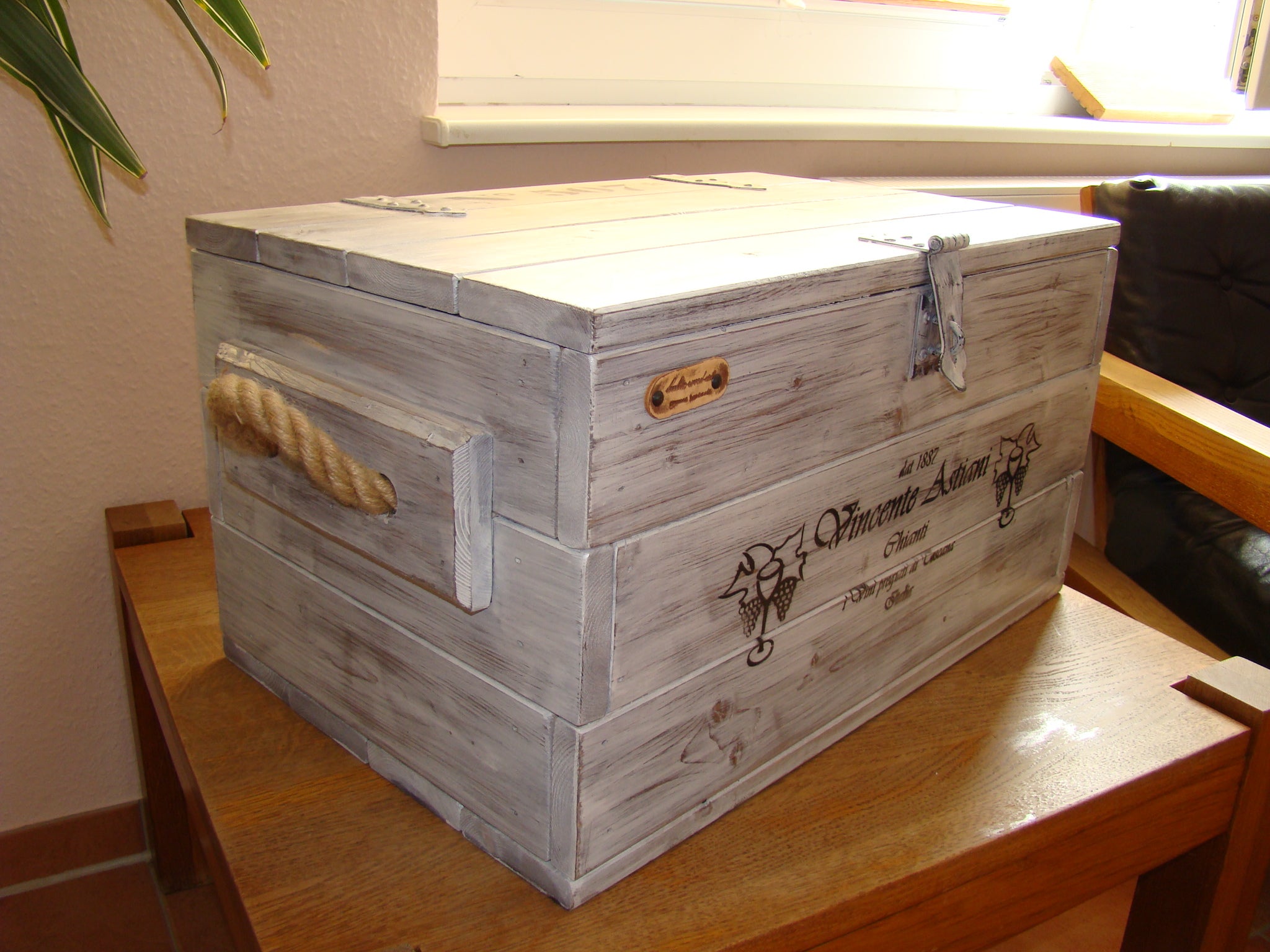 Couchtisch Vincente Astiani Weingut Look.