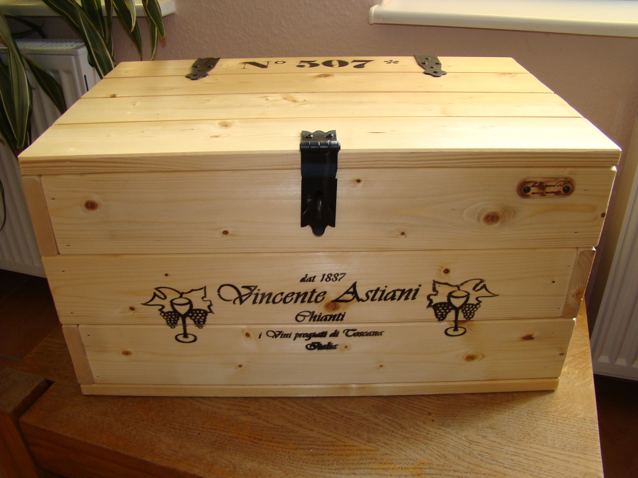 Couchtisch Vincente Astiani Weingut Look.