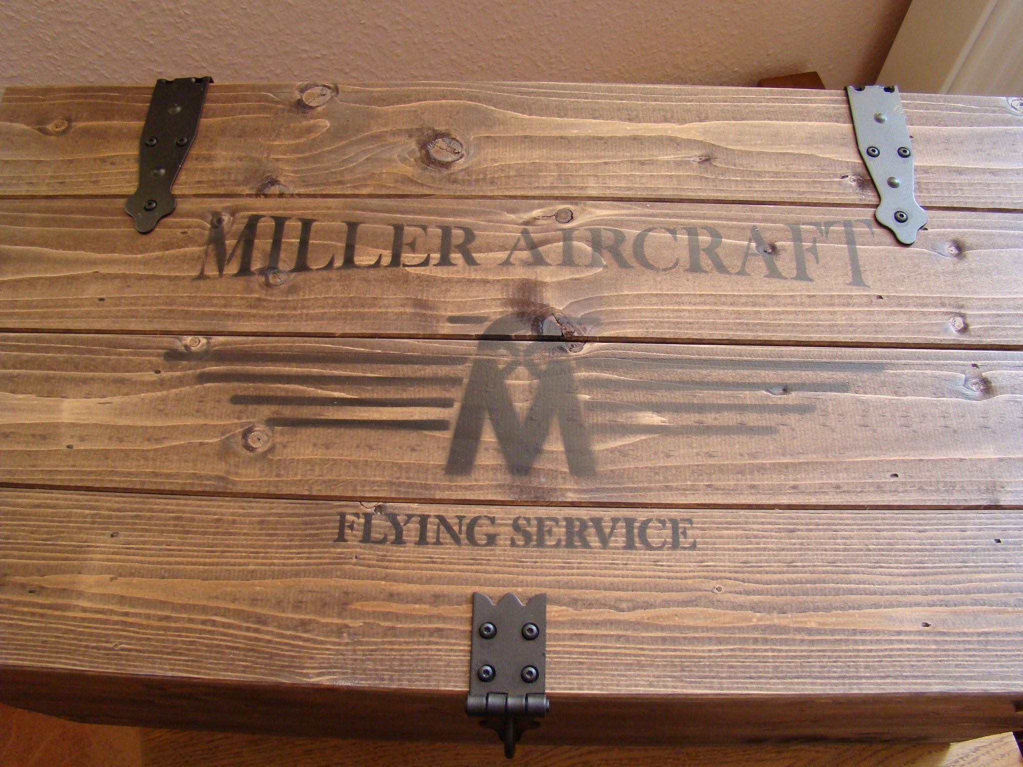 Miller Aircraft Rustikale Flugzeug Kiste.